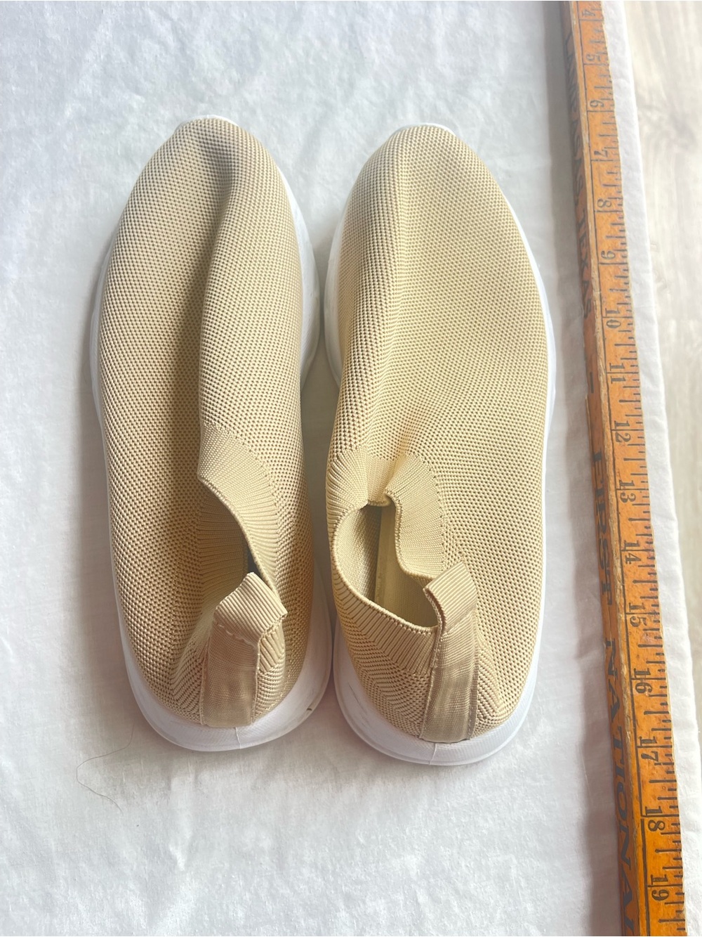 Tommy Bahama 316026 Khaki Slip On Mesh Sneakers women’s size 9